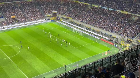 但他在现场 但他在现场